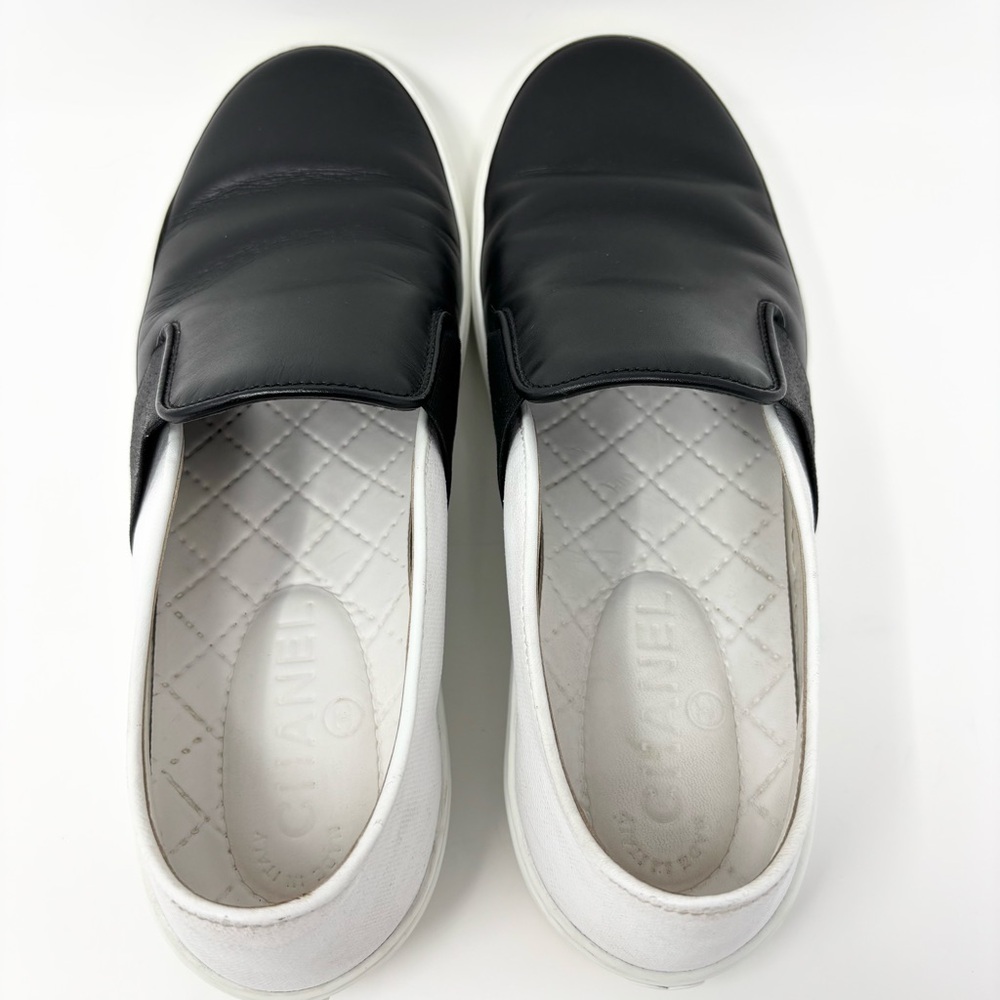 Chanel Black & White Leather Slip-On Sneakers 2016 Karl Lagerfeld Era Size 38.5 - Picture 12 of 16